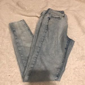 light wash skinny jeans